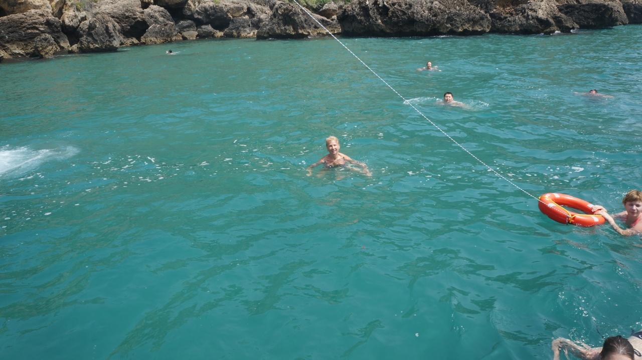 Купание в Средиземном море Купание в Средиземном море