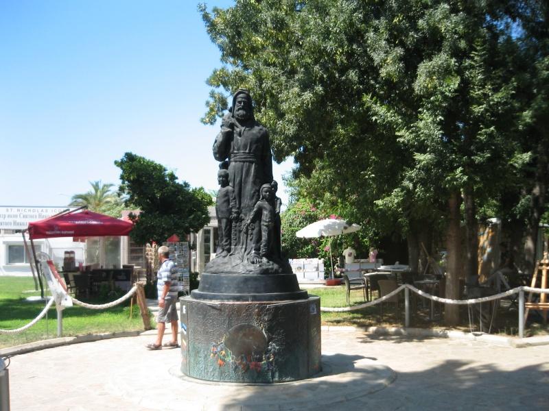 Памятник Святому Николаю в Демре Памятник Святому Николаю в Демре