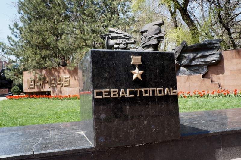 Мемориал Славы в парке 28 гвардейцев панфиловцев Мемориал Славы в парке 28 гвардейцев панфиловцев