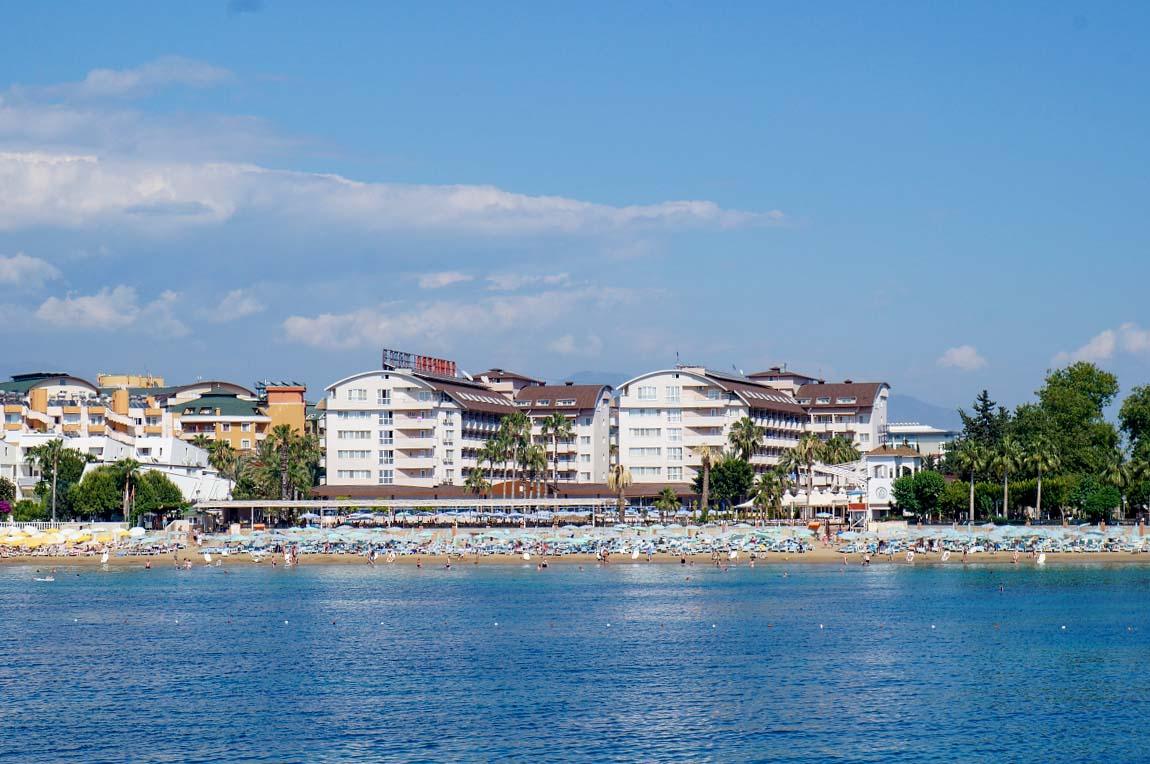 Отель Lonicera World 4*. Вид со стороны моря Отель Lonicera World