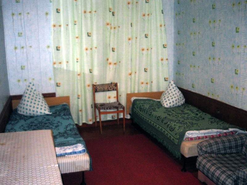 Номер в коттедже пансионата Золотые пески, Иссык-Куль Номер в коттедже пансионата Золотые пески, Иссык-Куль
