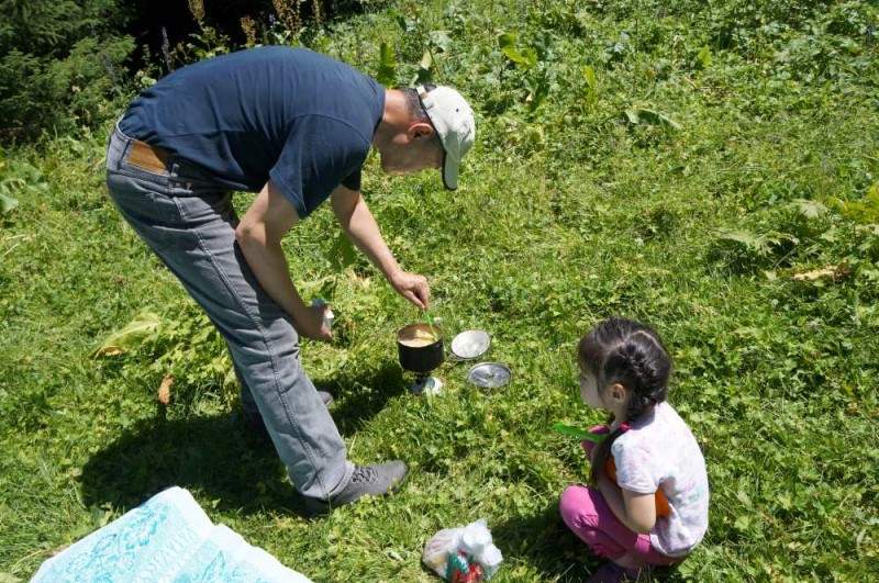 Амелька в ожидании обеда
