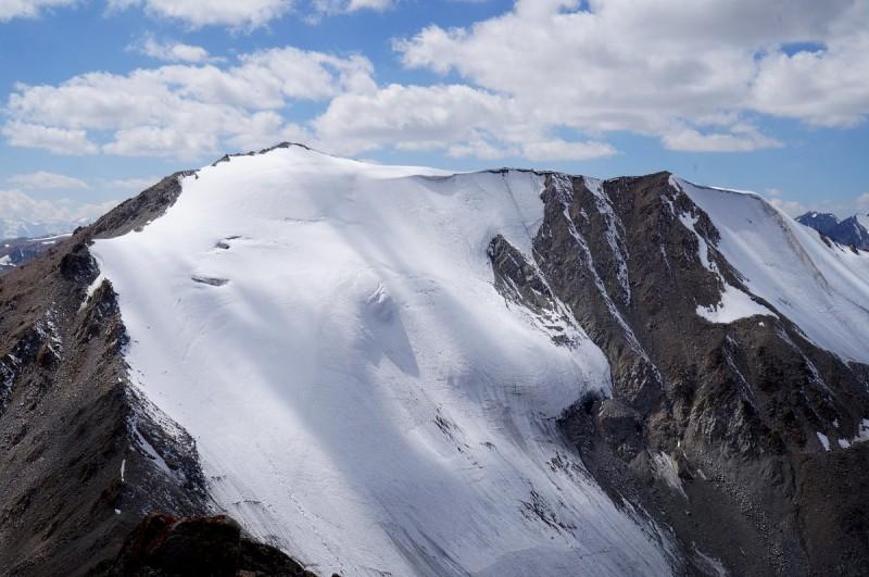 Гора Карнизная (4075 м) Гора Карнизная (4075 м)