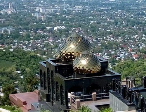 На кладбище Кенсай-2 пешком