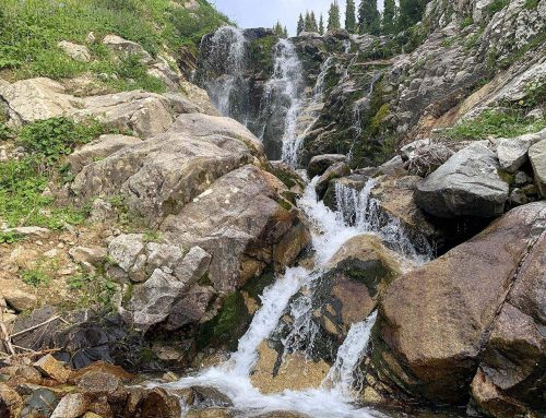 Водопад Весенний в ущелье Казачка