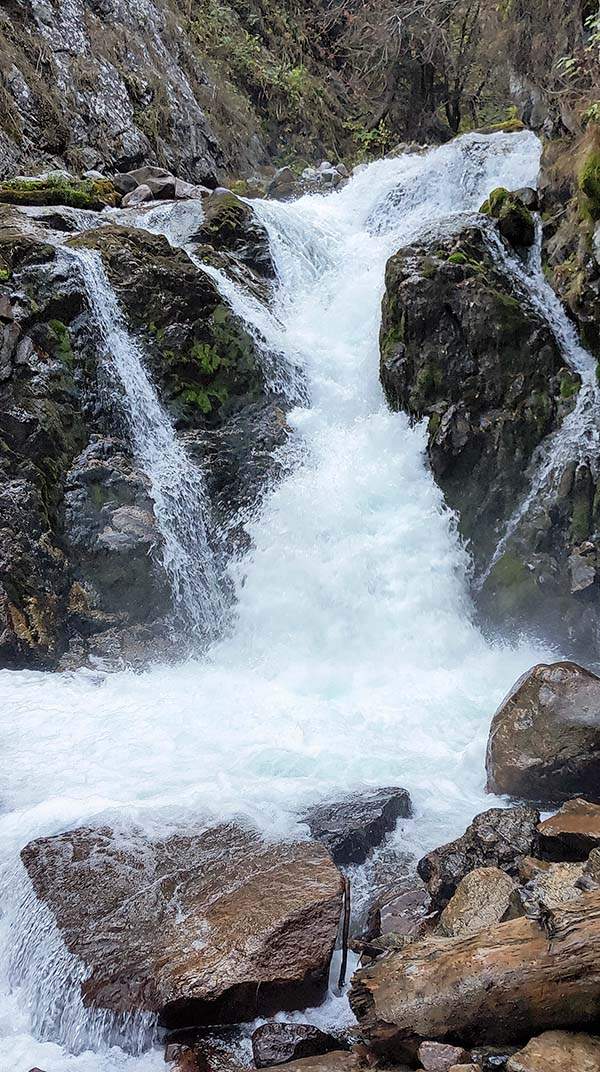 Водопад на реке Проходной