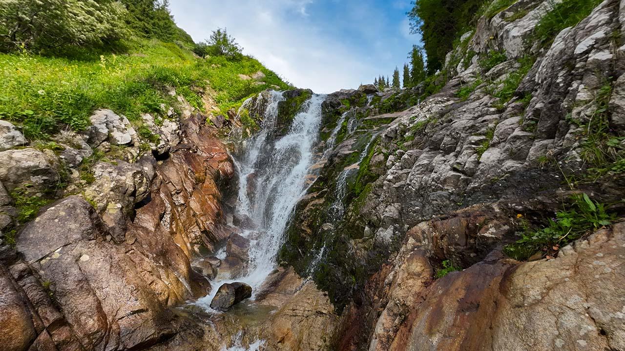 Водопад Весенний